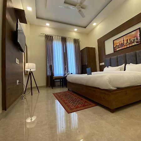 Hotel Woodlark Zirakpur Chandigarh - Brand New Hotel Екстер'єр фото